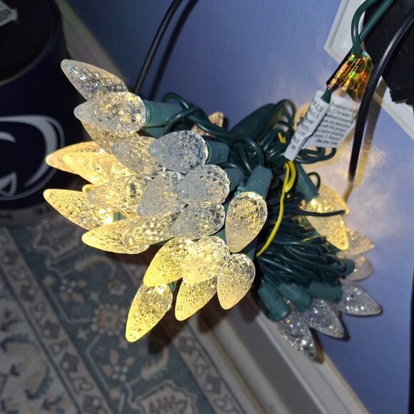 NEW IN BOX ACE HARDWARE LED FACETED SOFT 50 WHITE CHRISTMAS LIGHTS IN BOX - Picture 2 of 3